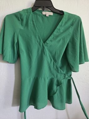 LOFT Emerald Kelly Green Wrap Peplum Blouse Flutter Sleeve